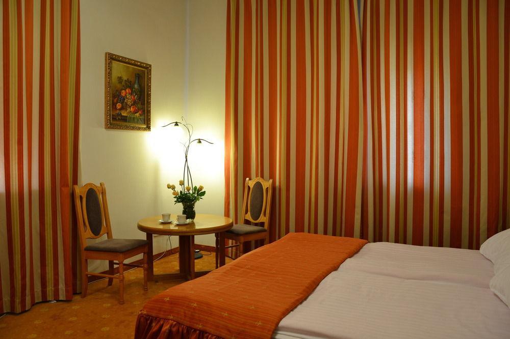 Karat Bed & Breakfast Warsaw Exterior photo
